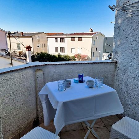 Apartment Aqua Near The City Beach Novalja Exterior foto