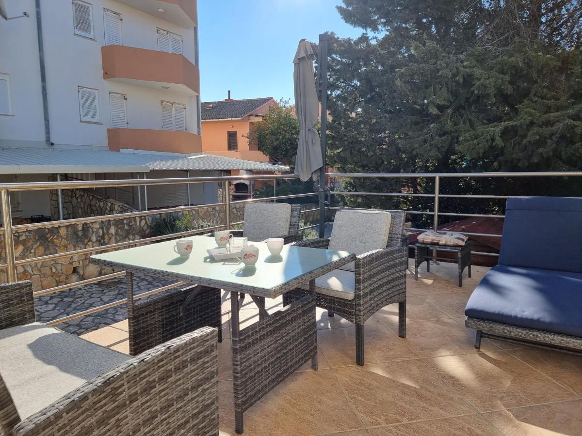 Apartment Aqua Near The City Beach Novalja Exterior foto