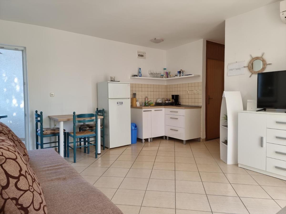 Apartment Aqua Near The City Beach Novalja Exterior foto
